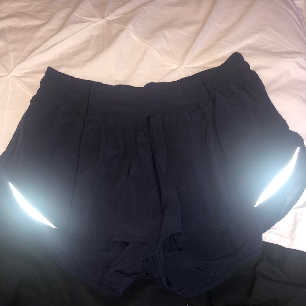Lululemon Hotty hot short 2.5